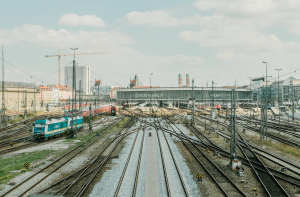 Gołoledź sparaliżowała polską kolej